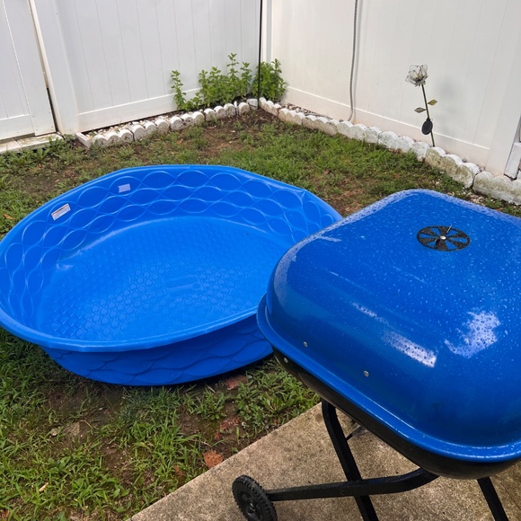 Plastic pool - Picture 2 of 2